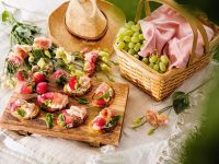 serrano-snittar med jordgubbar och ostcreme utan vin
